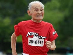 Ima 105 godina i san mu je da se trka sa Boltom (VIDEO)