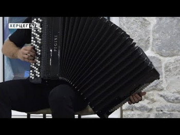 Dragan Jelačić i Nenad Višnjić ponovo oduševili pubiku u rodnom Trebinju (VIDEO)