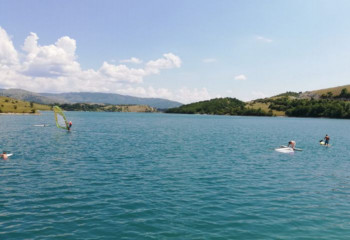 Бесплатна школа једрења на језеру Десивоје