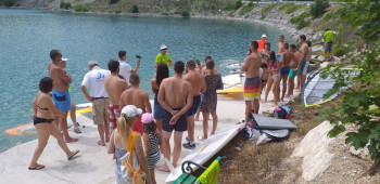 Десивојем пуним једрима