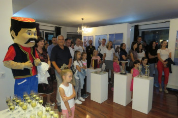 U Gradskoj galeriji u Nevesinju otvorena izližba 'Nevesinjska olimpijada za UNESKO'