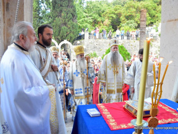 'Влада Црне Горе хоће да разори СПЦ одузимајући јој имовину'