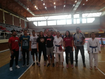 Каратисткиње Вележа освојиле три бронзане медаље на првенству РС