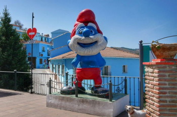 Fotogenično plavo selo koje čuva uspomenu na Štrumpfove