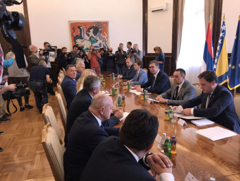 Додик након састанка поручио: Одбацујемо декларацију, Српска је приоритет