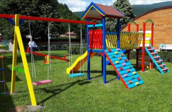 Bileća: Novi projekat neformalne grupe mladih - izgradnja još jednog dječijeg igrališta 