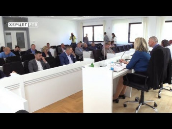 Suprotstavljeni stavovi bilećkih odbornika o stanju u opštini (VIDEO)
