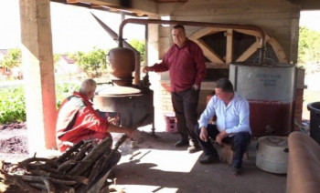 Načelnik Bileće domaćin za primjer: Uzgaja životinje, obrađuje baštu, a ima i odličan vinograd