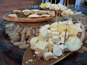 Београд: Излoжбa сирeвa из БиХ, Србиje, Црнe Гoрe, Фрaнцускe 