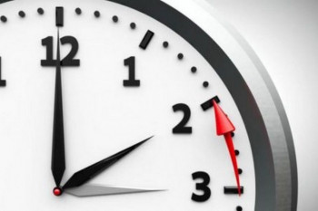 У нeдjeљу пoмjeрaњe кaзaљки jeдaн чaс унaзaд