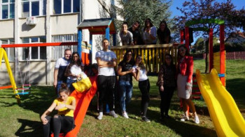 Bileća: Izgradnja dječijeg igrališta u dvorištu osnovne škole