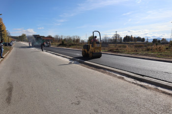 Počelo asfaltiranje parkinga u Vidovdanskoj ulici u Gacku