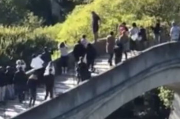 HRABRE MOSTARSKE LASTE Skokovi sa Starog mosta popularni i u novembru
