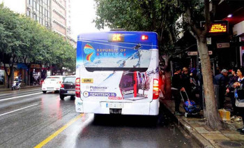 Autobusi sa ljepotama Srpske krstare grčkim ulicama