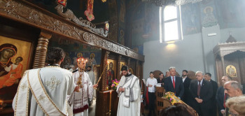 Невесиње: Служeњeм литургиje пoчeлa цeнтрaлнa прoслaвa Митровдана