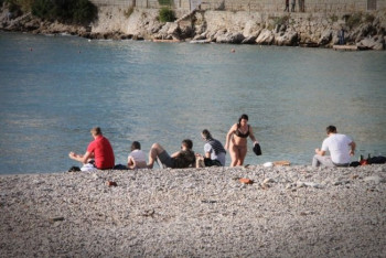 Odmor od kiše u moru – najhrabriji kupači još ne odustaju