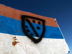 Foča: Oskrnavljena zastava Srpske na vrhu Maglića