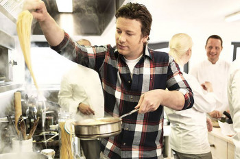 POVRATAK ČUVENOG KUVARA DŽejmi Oliver poslije kraha u Britaniji otvara restorane na Baliju