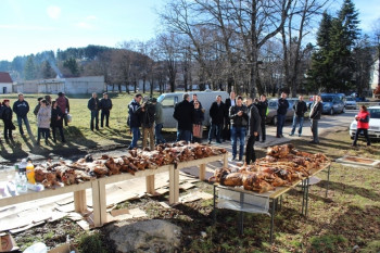 Nevesinje: Humanitarci pripremaju poklone za socijalno ugrožene porodice