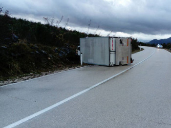 Двије саобраћајне незгоде на путу Требиње-Љубиње 