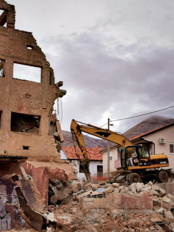Počelo rušenje stare zgrade Novoteksa (FOTO)