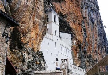 Mošti Svetog Vasilija Ostroškog na saboru u Nikšiću 