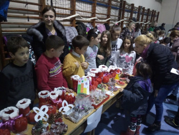 Foča: Zaradom od prodaje rukotvorina učenici obnavljaju bibliotečki fond