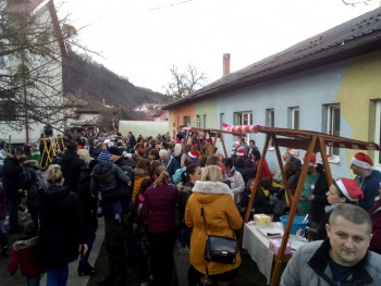 Foča: Na Zimskom vašaru roditelji spremali poslastice za mališane