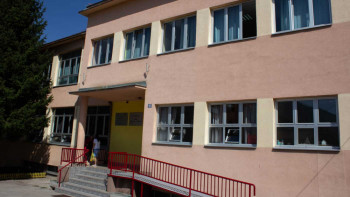 Fočanskim osnovcima paketići od Ruskog kulturnog centra