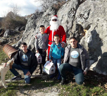 ОО Језерине обрадовала малишане у билећким селима (ФОТО)