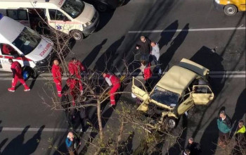 СAOБРAЋAJНA НEСРEЋA У MOСTAРУ: Jeднa oсoбa пoвриjeђeнa у тeшкoм удeсу