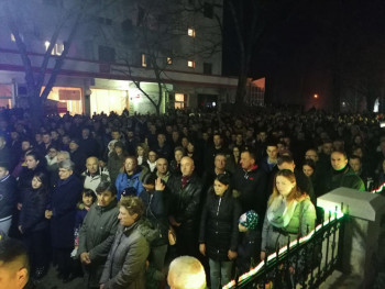 Nekoliko hiljada Bilećana u litiji za svetinje: 15.000 vjernika ispred Đurđevih stupova