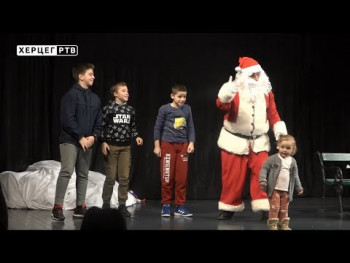 Predstava 'Novogodišnja zavrzlama' oduševila mališane (VIDEO)