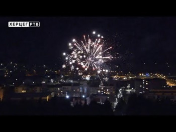 Спектакуларан ватромет над Требињем поводом Дана Републике Српске (ВИДЕО)