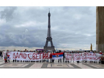 'Crna Gora i Srbija - jedna familija', orilo se kod Ajfelove kule, Big bena, a čulo i do Montreala (FOTO/VIDEO)