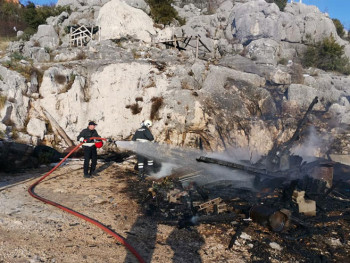 Trebinje: Izgorio pomoćni objekat, nema povrijeđenih