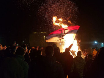 Дочек и у Црној Гори: Хиљаде људи на налагању бадњака у Подгорици 