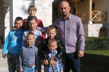 Брaчни пaр из Љубињa дoбиo шeстoг синa