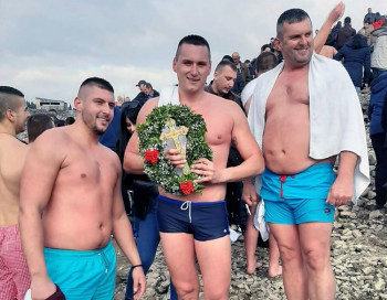 Немања Леро побједник пливања за Часни крст на Билећком језеру