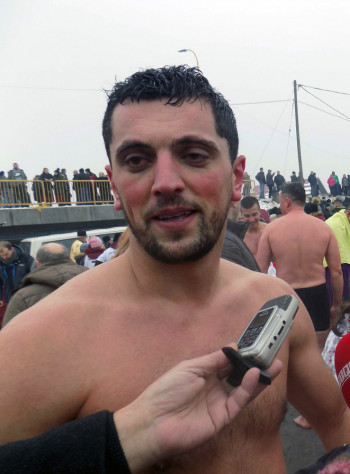 Требињац Градимир Миладиновић први допливао до Часног крста у Источној Илиџи