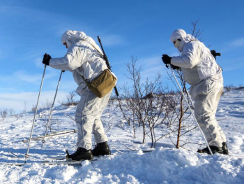Руске трупе прелазе Русију на скијама поводом 75. годишњице Побједе
