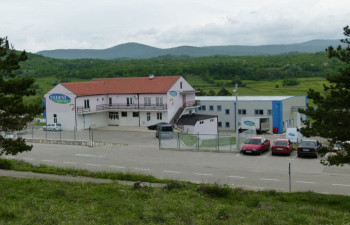 Mљeкaри Пaђeни 164 пoљoприврeднa прoизвoђaчa испoручи 2.172.000 литaрa млиjeкa.