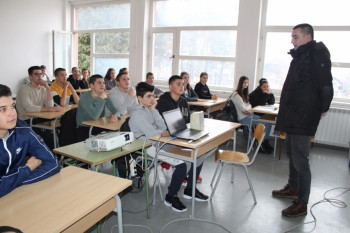 Nevesinje: Policijski službenici upoznali osnovce sa posljedicama korištenja droga