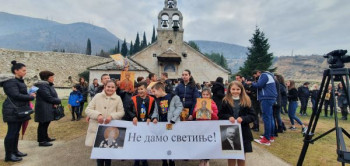 'ŠANTIĆEVA SVETOSAVSKA LITIJA' PROŠLA ULICAMA MOSTARA: Podrška braći u Crnoj Gori i Šantićeva poruka ‘Bog je slobodu dao za čovjeka’