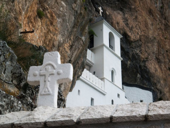 Za skoro 70 odsto građana - Zakon predstavlja otimanje srpskih svetinja