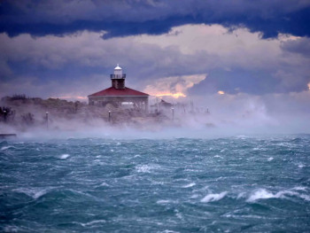 Olujni vjetar oko 200 kilometara na čas, najviše stradala Dalmacija