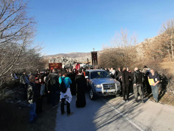 Vjernicima iz Gacka zabranjen ulazak u Crnu Goru