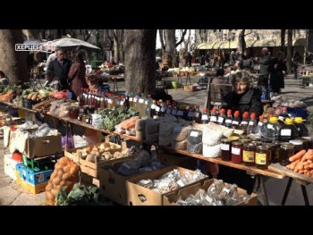 Требињска пијаца: Богатство понуде и квалитет производа привлаче бројне купце (ВИДЕО)