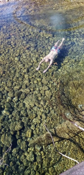 Требињац данас запливао у леденој Сушици