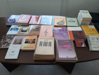 Александар Гутић даровао невесињску музичку школу